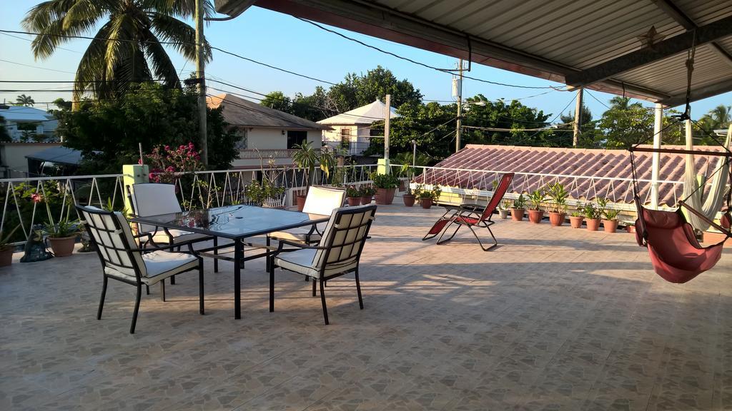 The Red Hut Inn Cidade de Belize Quarto foto