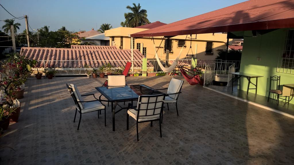 The Red Hut Inn Cidade de Belize Quarto foto