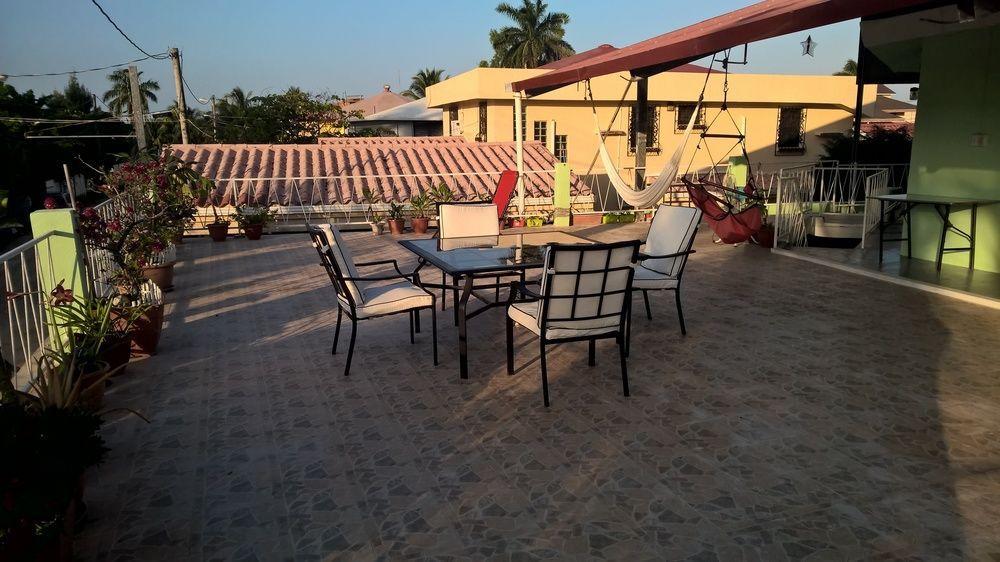 The Red Hut Inn Cidade de Belize Exterior foto