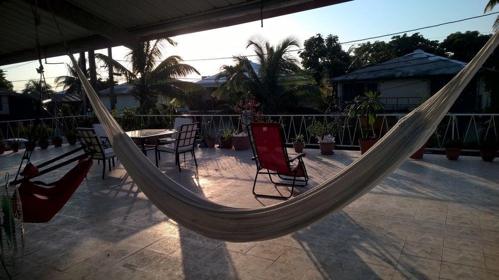The Red Hut Inn Cidade de Belize Exterior foto