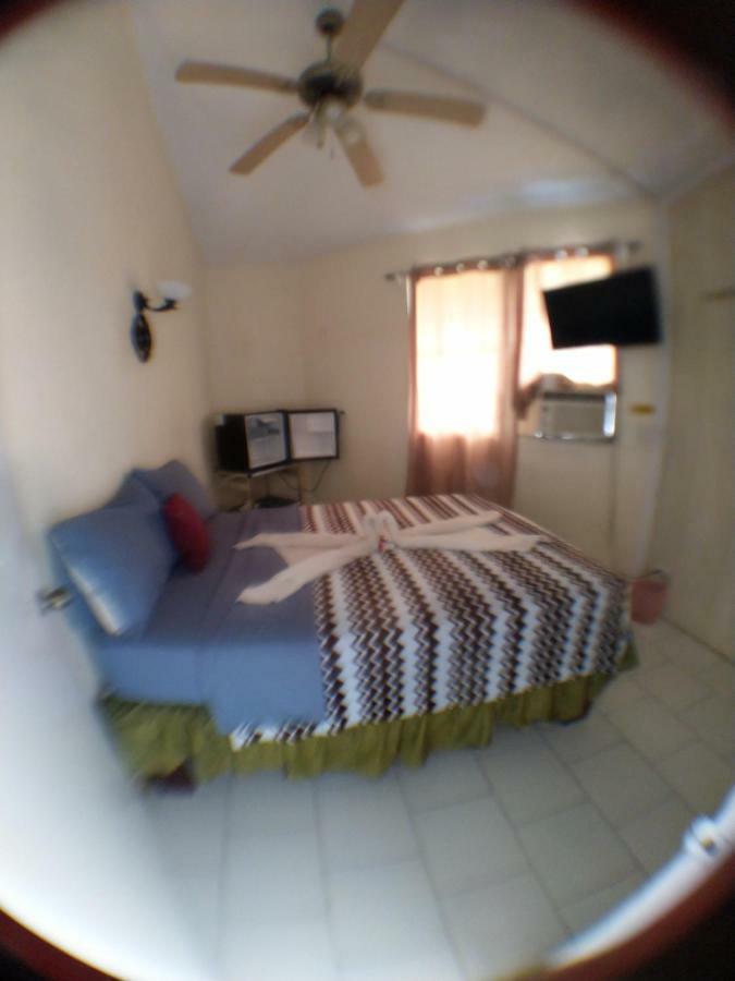 The Red Hut Inn Cidade de Belize Exterior foto