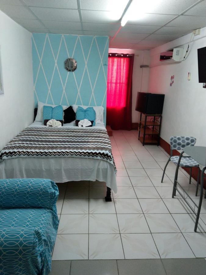 The Red Hut Inn Cidade de Belize Exterior foto
